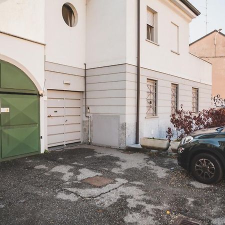 Grey House Pavia Con Box Privato Exterior foto