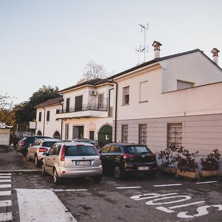 Grey House Pavia Con Box Privato Exterior foto
