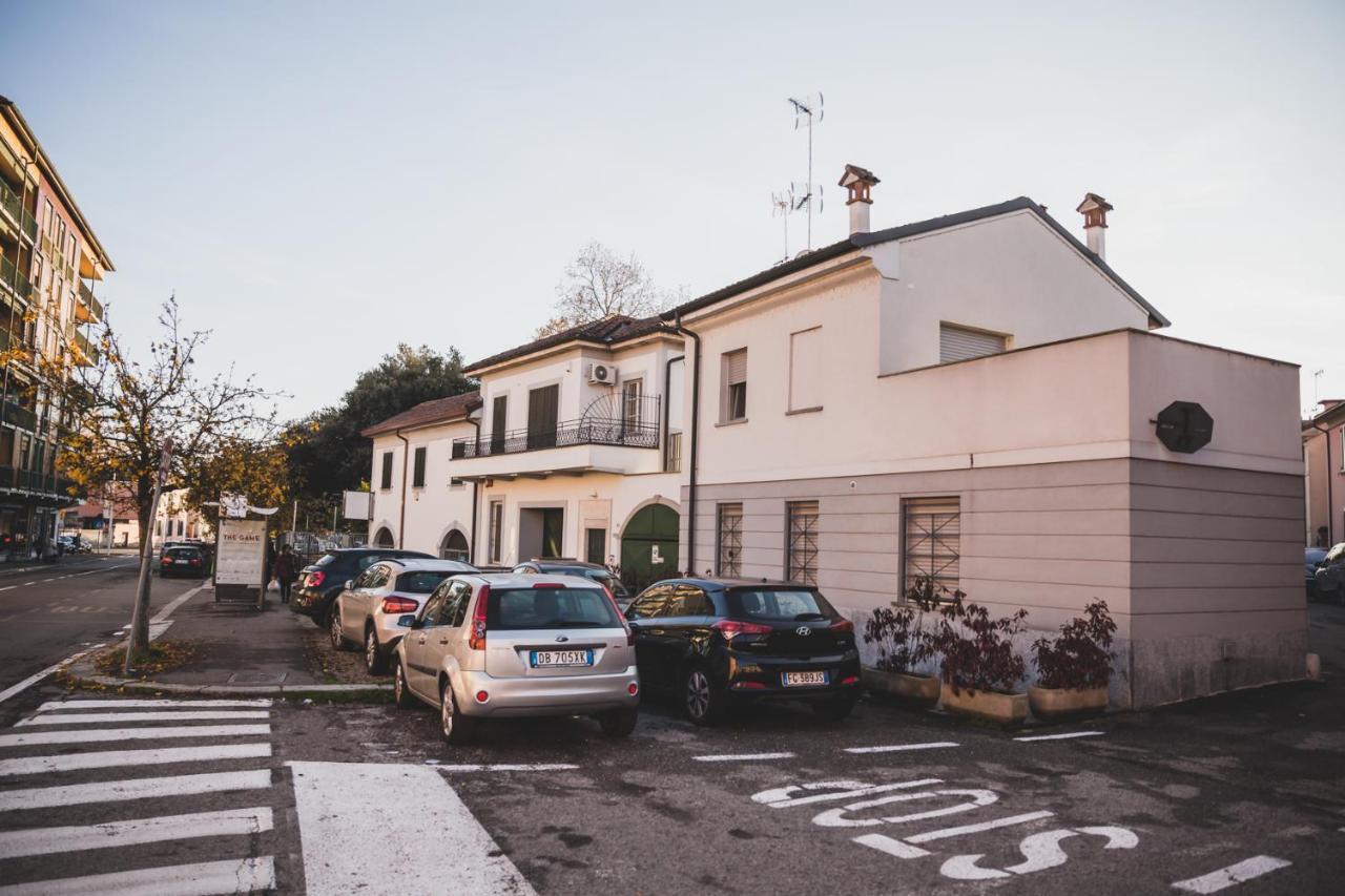 Grey House Pavia Con Box Privato Exterior foto